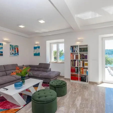 Beautiful Diamond Sea Villa Kuciste